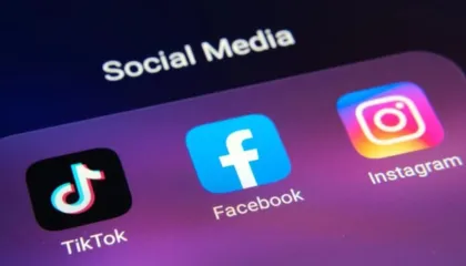 Përndiqte 37-vjeçaren në TikTok dhe Instagram, pranga të riut në Tiranë, në telefon i gjenden…