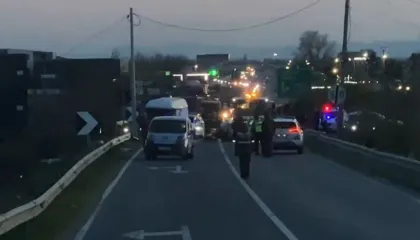 Përplasen dy makina në Fushë Milot, 5 të plagosur, 3 prej tyre në gjendje të rëndë shëndetësore