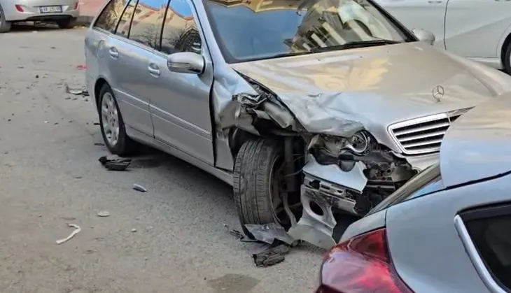 Përplasen pesë automjete njëra pas tjetrës në Vlorë