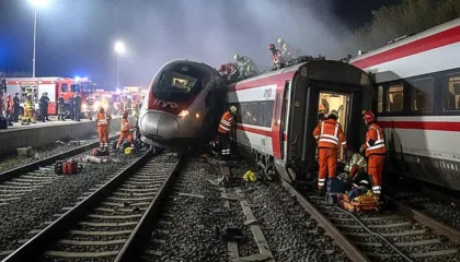 Përplasen trenat në Spanjë, raportohen 21 viktima