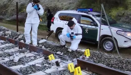 Përplasja e trenave në Spanjë, rritet numri i viktimave, 43 pasagjerë të zhdukur. 6-vjeçarja endej e vetme mes rrënojave