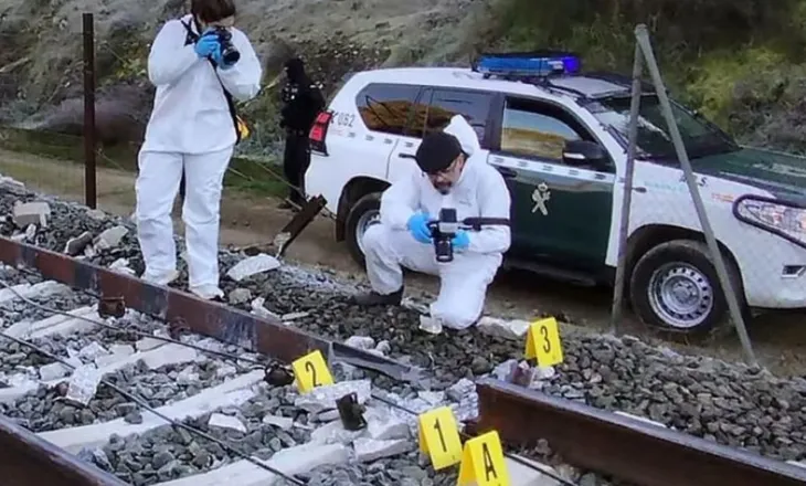 Përplasja e trenave në Spanjë, rritet numri i viktimave, 43 pasagjerë të zhdukur. 6-vjeçarja endej e vetme mes rrënojave