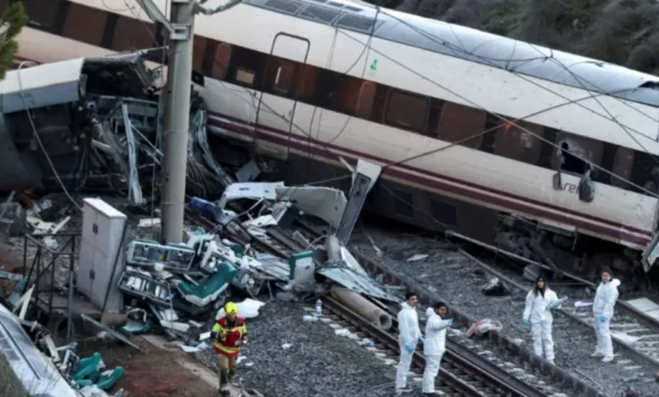 Përplasja me 45 viktima e dy trenave në Spanjë, hetimet zbulojnë arsyen e aksidentit tragjik: Shkak u bë…