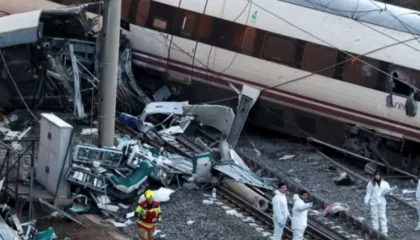 Përplasja vdekjeprurëse e trenave në Spanjë: Hetimi zbulon çarje në shina