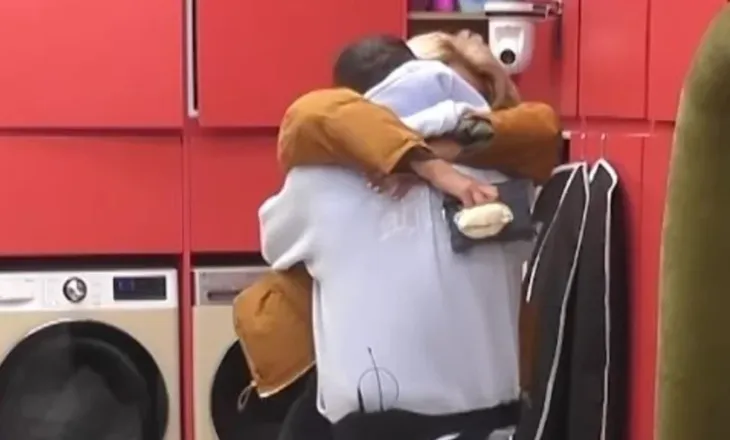 Përqafimi që ndezi rrjetin: Çfarë po ndodh realisht mes Dolces dhe Limit?