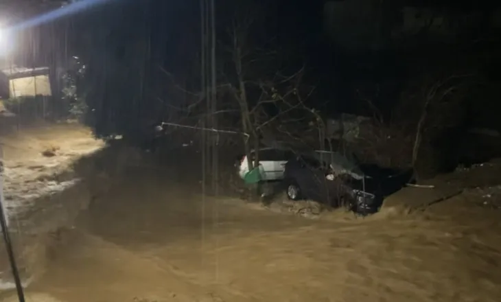 Përse u përmbyt Gjirokastra? Banorët e lagjes “Blloku i Furrave”: Përroi nën urën e Nanxës nuk është pastruar kurrë