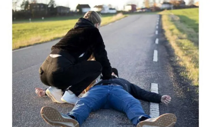 Përshkrimet televizive të masazhit kardiak vetëm me duar shpesh janë mashtruese