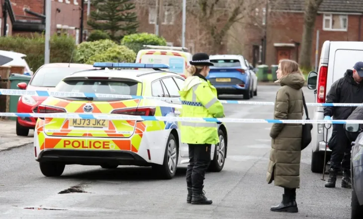 Pesë minuta para ndërrimit të viteve, gjendet i vrarë me thikë një person/ Arrestohet çifti i të rinjve