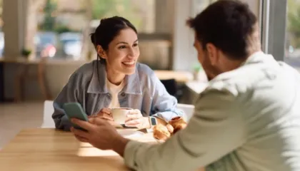 Pesë zakone bisedore që zbulojnë inteligjencë mbi mesataren