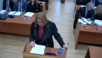 “Pezullimi, njësoj si shkarkimi”/ Përfaqësuesja e Kuvendit në seancën për Ballukun: Janë shkelur dispozitat kushtetuese