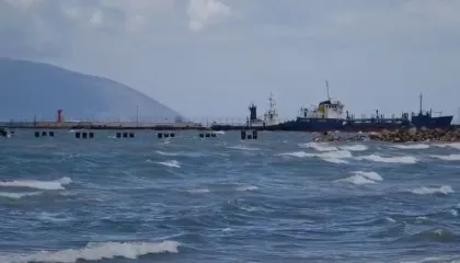 Pezullohet lundrimi i mjeteve të vogla dhe të peshkimit në Vlorë