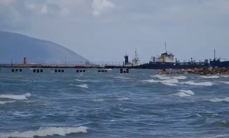 Pezullohet lundrimi i mjeteve të vogla dhe të peshkimit në Vlorë