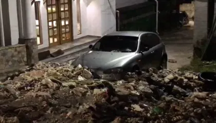 Pezullohet mësimi në shkollat e Gjirokastrës, bllokohet rruga drejt Kakavijës