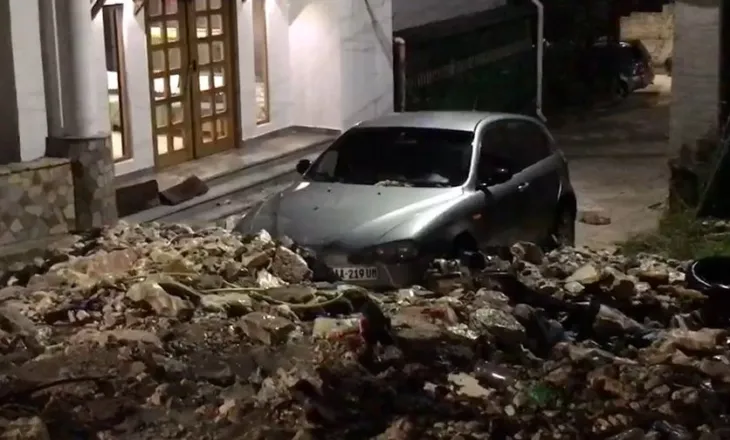 Pezullohet mësimi në shkollat e Gjirokastrës, bllokohet rruga drejt Kakavijës