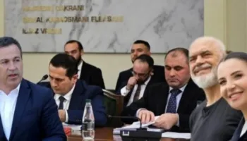 Piruetat/ Si po e zvarit Rama dorëzimin e Ballukut