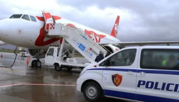 Plagosi disa herë me thikë, një person pas një sherri në Durrës, ekstradohet nga Greqia 32-vjeçari