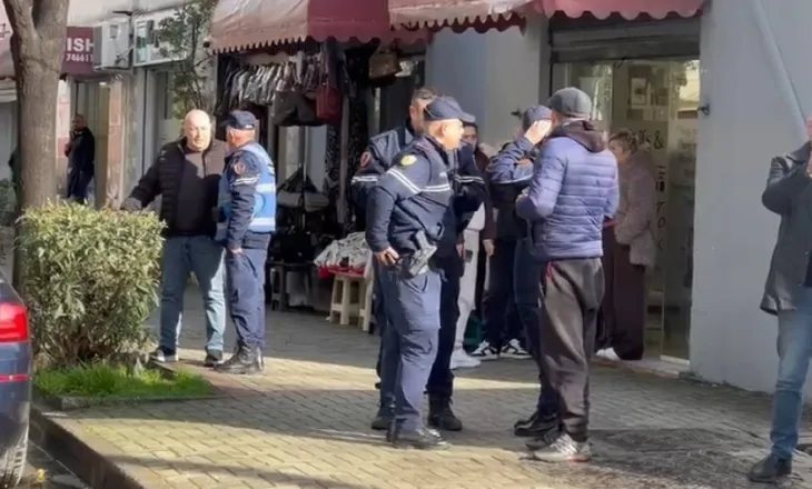 Plagosi vajzën dhe një koleg të saj, del foto e babait në Durrës