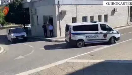 Plagosje dhe kërcënime, arrestohet 19-vjeçari në Gjirokastër