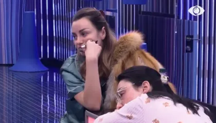 Plas keq mes Inës dhe Stelinës: Ti mohon babain tënd, shko puthu nga “Myslym Shyri” me çunat