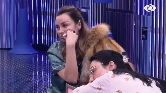 Plas keq mes Inës dhe Stelinës: Ti mohon babain tënd, shko puthu nga “Myslym Shyri” me çunat