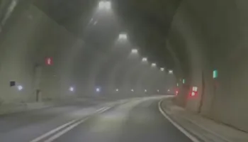 Plasaritje dhe çarje e bordurës anësore/ Dëmtimet në tunelin e Murrizit, shkak punimet e emergjencës
