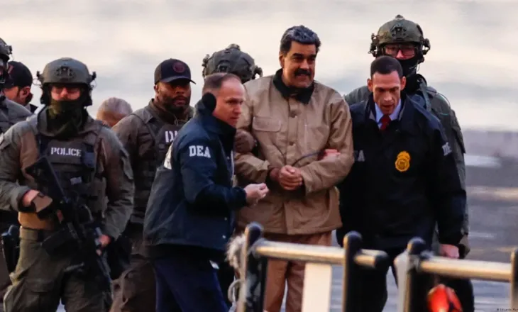 “Po ia dalim mbanë, jemi luftëtarë”, Maduro dhe gruaja e tij flasin nga burgu në Nju-Jork