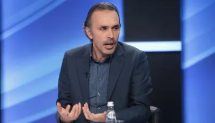 “Po përpiqet të mbijetojë”/ Salianji ‘shuplakë’ Berishës, Mërtiri: Kreu i PD-së është i shqetësuar dhe i pafuqishëm