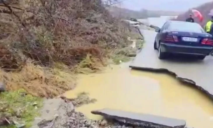 Pogradec/ Reshjet e dendura shkaktojnë probleme në fshatin Rëmenj, lumi del nga shtrati, rrezikohen banesat