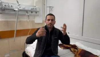 “Policët tërhoqën plasmasin dhe ngrohësja më ra pas koke”, Lapaj flet për TCh nga spitali: Mjekët më kanë dhënë disa ditë pushim, por do kthehem në shesh