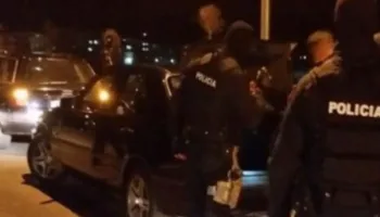 Policia aksion në Roskovec/ Arrestohen dy persona, sekuestrohen armë zjarri, granatac fishekë dhe lëndë narkotike