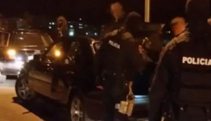 Policia aksion në Roskovec/ Arrestohen dy persona, sekuestrohen armë zjarri, granatac fishekë dhe lëndë narkotike