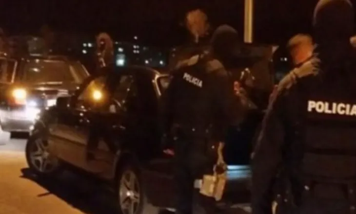 Policia aksion në Roskovec/ Arrestohen dy persona, sekuestrohen armë zjarri, granatac fishekë dhe lëndë narkotike
