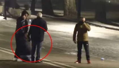 Policia gaz lotësjellës drejt protestuesve, një qytetar ndjehet keq, merret nga ambulanca