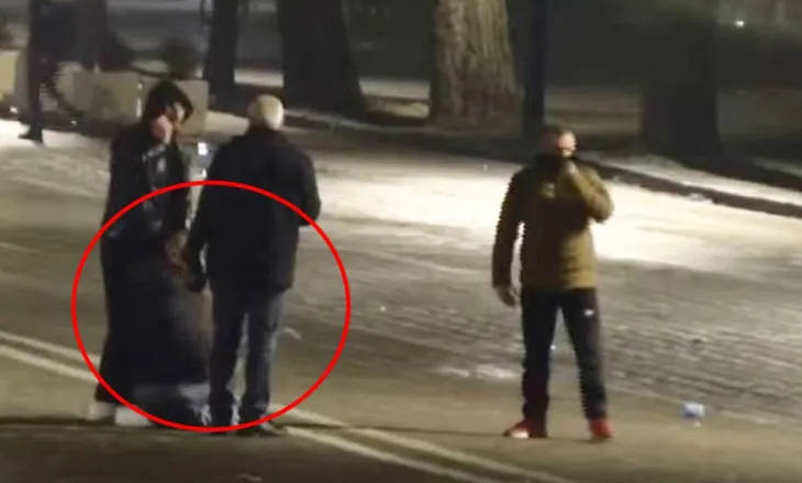 Policia gaz lotësjellës drejt protestuesve, një qytetar ndjehet keq, merret nga ambulanca