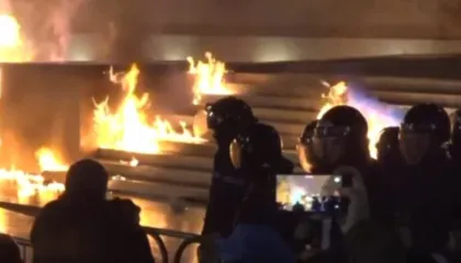 ‘Policia përdori gaz lotsjellës për…’/ “La Republica” për protestën e PD: Mijëra shqiptarë në demonstratë pas akuzave..