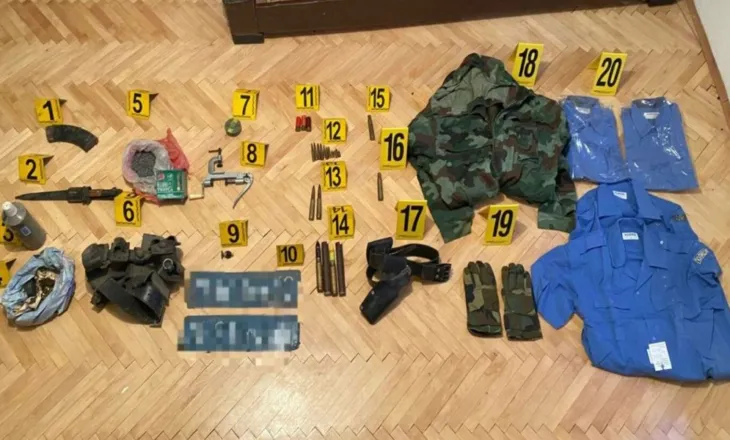 Policia zbulon arsenal armësh në Mitrovicën e Veriut, municion dhe uniforma të policisë serbe