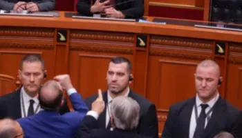 Prania e Lubisë në seancë provokim ndaj qytetarëve”/ Berisha: Po të jetë burrë, le të vijë Rama!