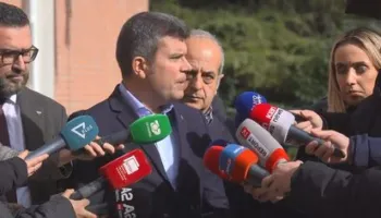 Pranohen kushtet e Lapajt/ PD dhe aleatët gati të ulen në tryezë me partitë e tjera opozitare