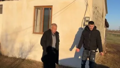 Prej 9 ditësh i zhdukur në Klos, familja e 30-vjeçarit apelon për ndihmë: Të dimë ku t’i vendosim një lule