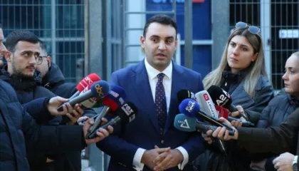 Prej dy orësh brenda ambienteve të SPAK, Këlliçi për gazetarët: U thirra për çështje periferike