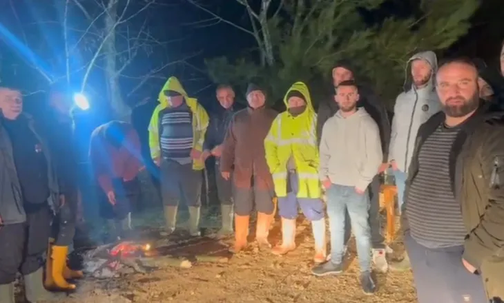 Prej katër ditësh nën pushtetin e ujit, banorët e Thumanës apel për ndihmë: Po e kalojmë natën jashtë, nuk kemi as ushqime