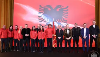 Presidenti Begaj i dorëzon flamurin ekipit kombëtar që garon në Lojërat Olimpike dimërore