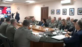 Presidenti Begaj takim me ushtarakët, kreu i shtetit vlerëson efektivët që shërbejnë në misione paqeruajtëse