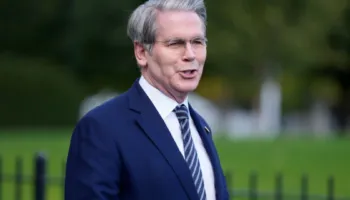 “Presidenti Trump nuk tërhiqet nga Groenlanda”, sekretari amerikan i Thesarit: Europa është e dobët, SHBA-të rrezatojnë forcë