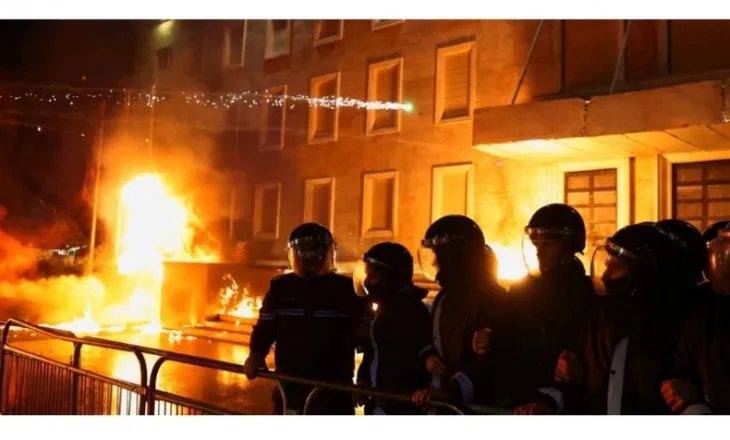 Prestigjiozja gjermane FAZ i jep zë protestës kundër Ramës, citon Berishën: Faza e fundit para fundit të qeverisë