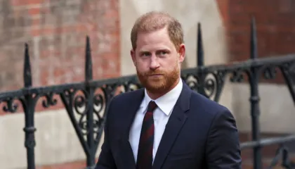 Princi Harry rikthehet në Britaninë e Madhe me rojet e sigurisë personale, i hapet rruga një vizite me familjen e tij