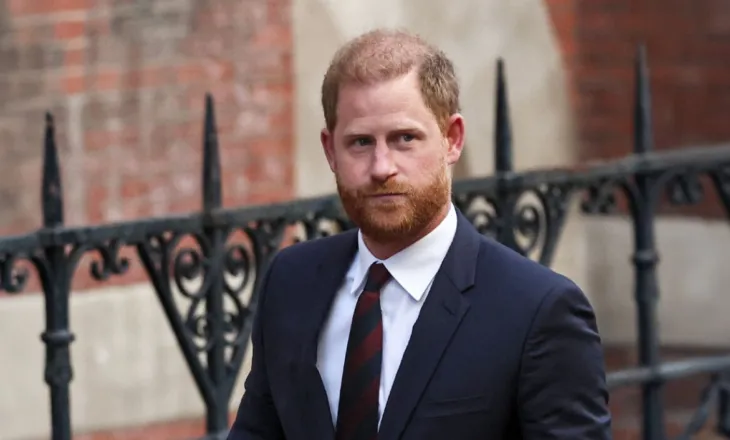Princi Harry rikthehet në Britaninë e Madhe me rojet e sigurisë personale, i hapet rruga një vizite me familjen e tij