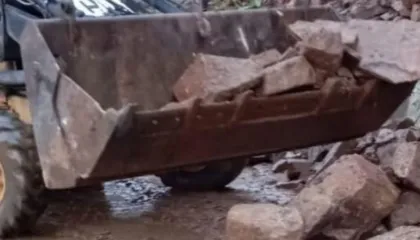 Problematikat nga moti i keq/ ARRSH, njoftim zyrtar: Rënie gurësh dhe inertesh në disa rrugë në veri, po punohet…