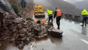 Probleme në rrugën nacionale Burrel – Skurraj, vështirësohet qarkullimi i mjeteve