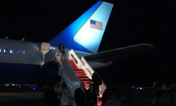 Probleme teknike në Air Force One, Trump udhëton drejt Davos me avion rezervë